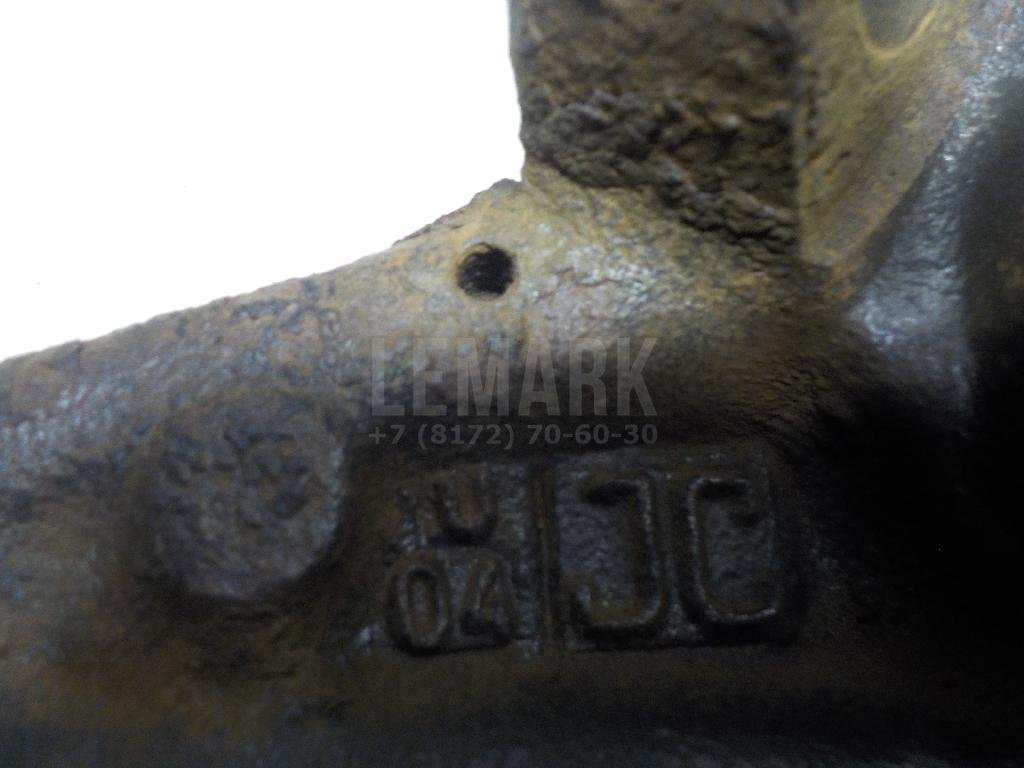 Кулак поворотный передний левый