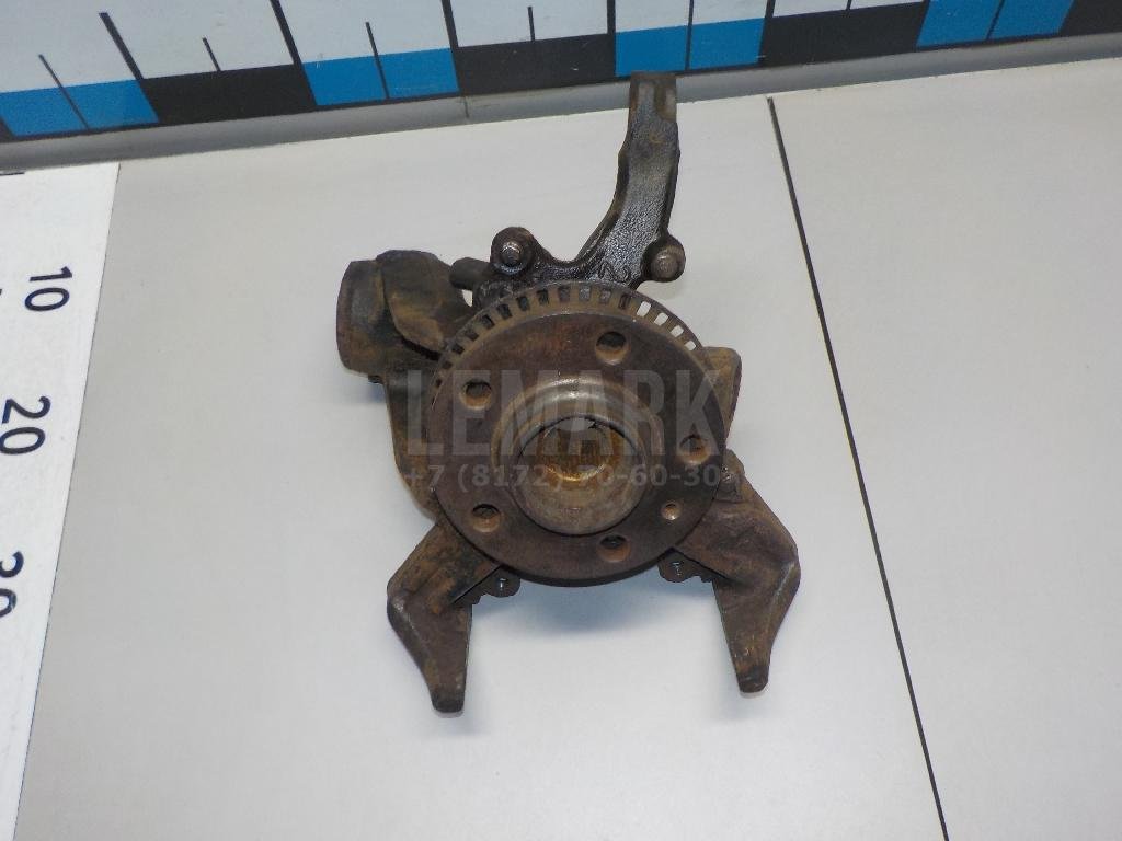 Кулак поворотный передний левый