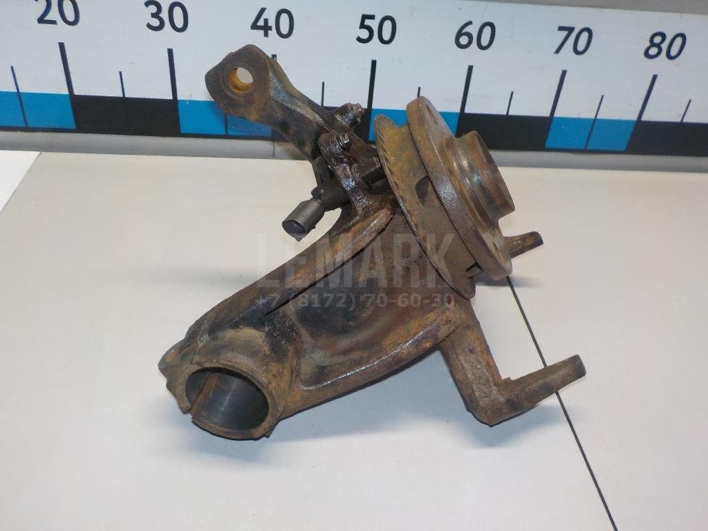 Кулак поворотный передний левый