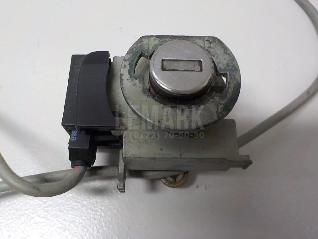 Вставка замка двери прав.