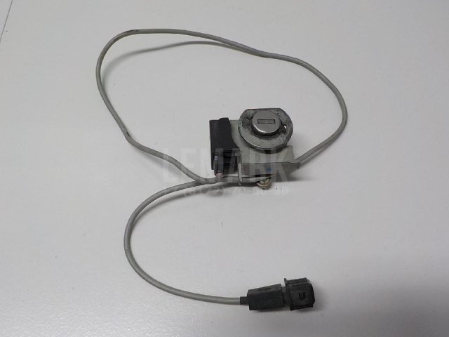 Вставка замка двери прав.