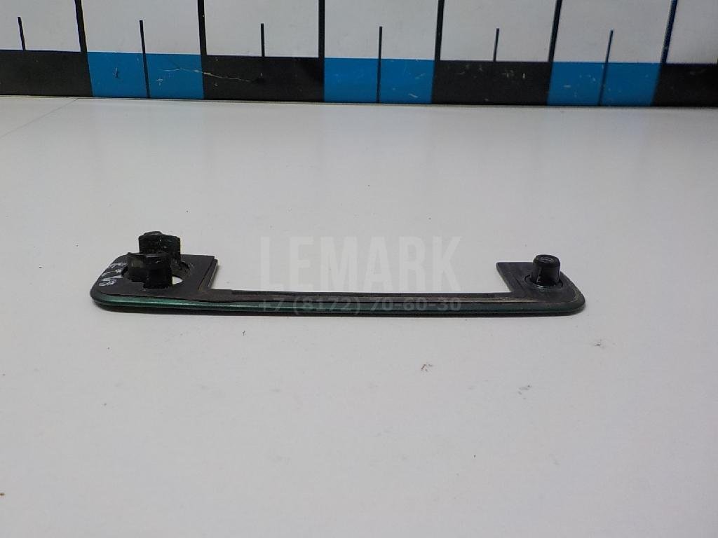 Накладка ручки с замком правой двери