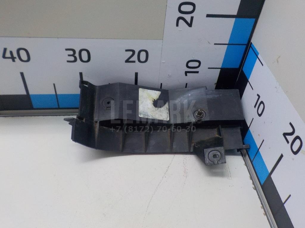 Направляющая заднего бампера правая