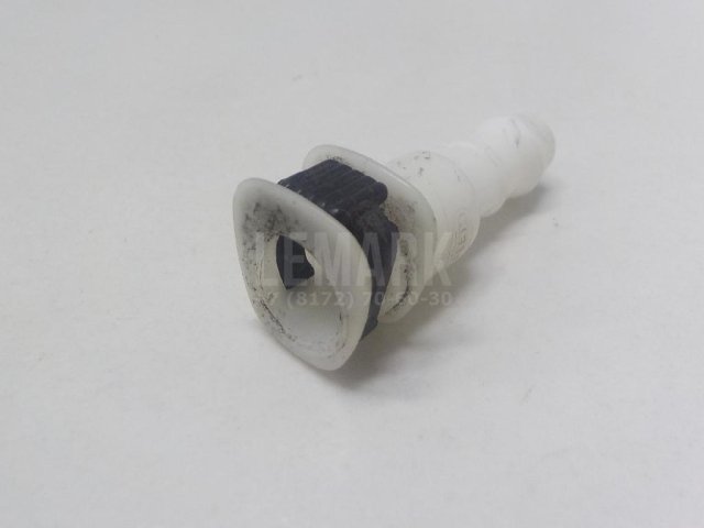 Штуцер трубки омывателя