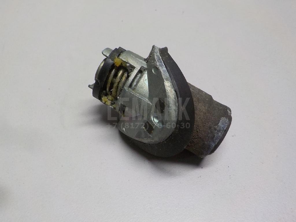 Вставка замка багажника