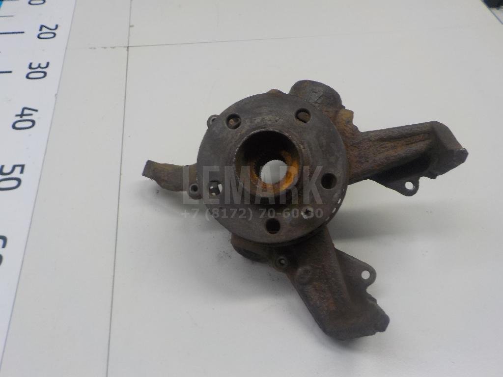 Кулак поворотный передний правый