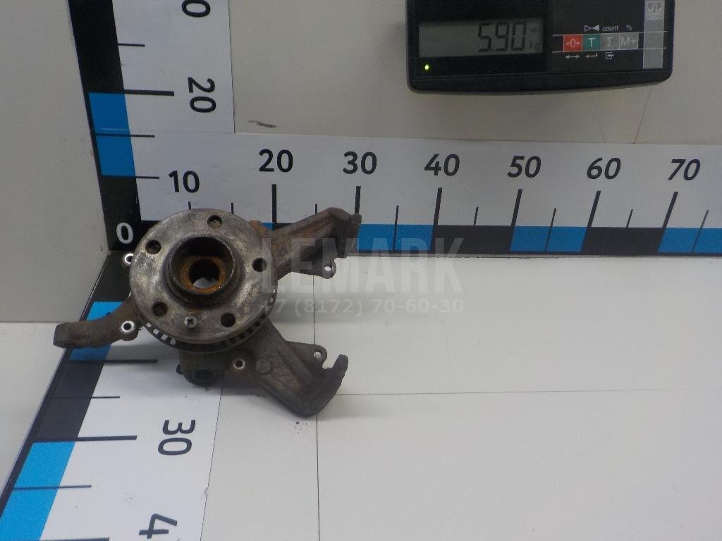 Кулак поворотный передний правый