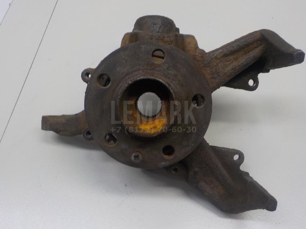 Кулак поворотный передний правый