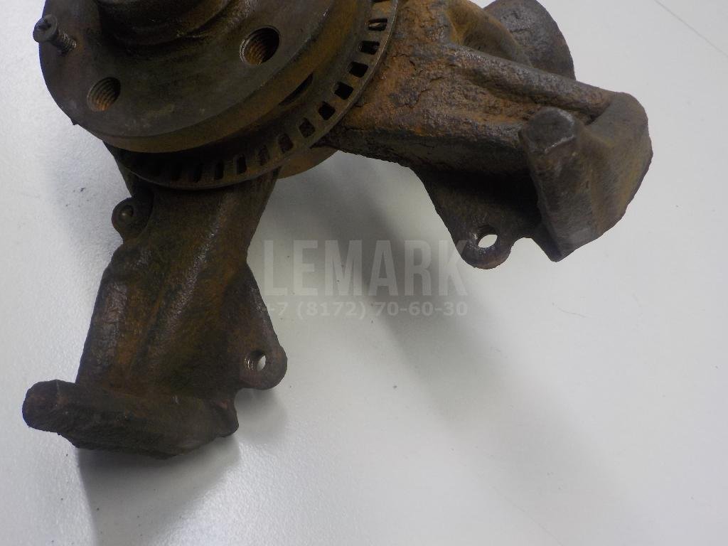 Кулак поворотный передний правый