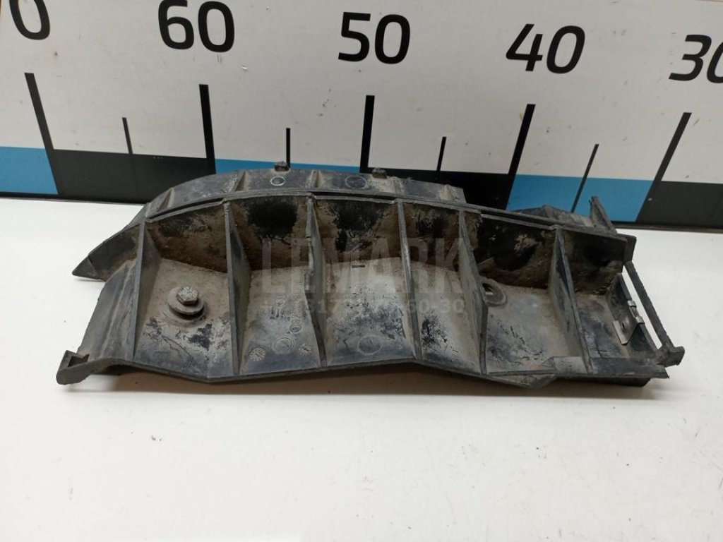 Направляющая заднего бампера правая