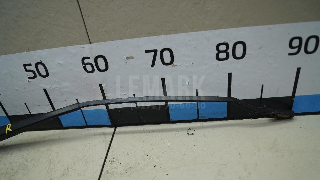 Поводок стеклоочистителя передний правый