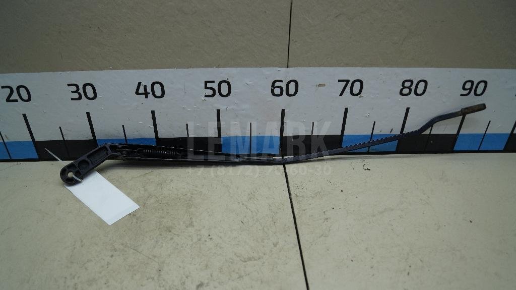 Поводок стеклоочистителя передний правый