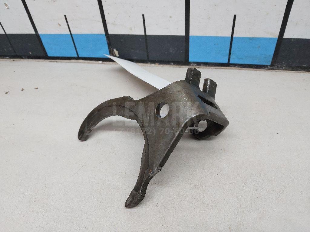 Вилка включения передачи