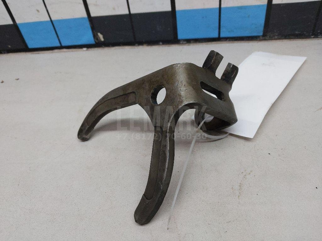 Вилка включения передачи