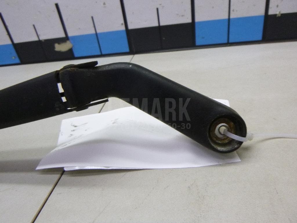 Поводок стеклоочистителя передний правый