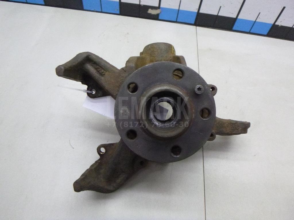 Кулак поворотный передний левый