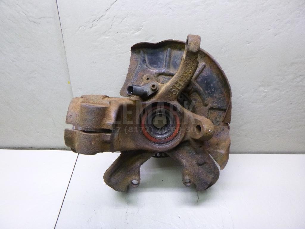 Кулак поворотный передний правый