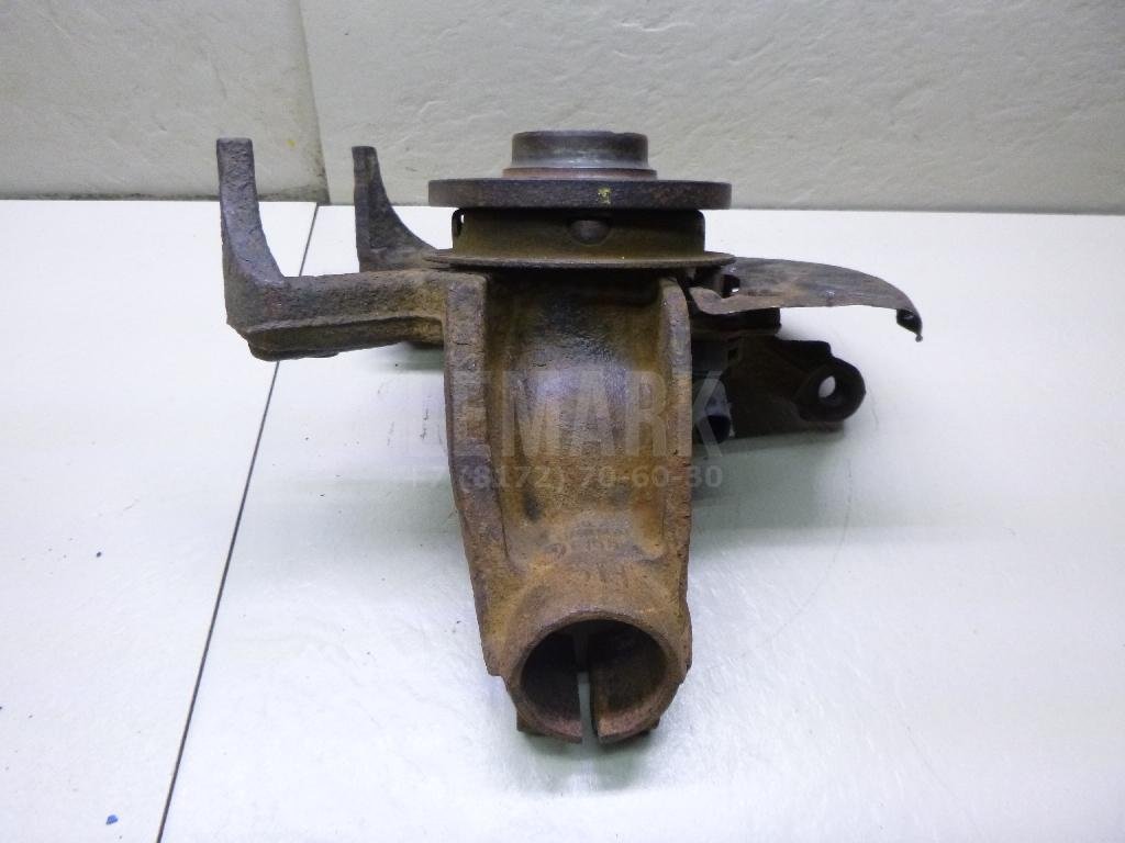 Кулак поворотный передний правый