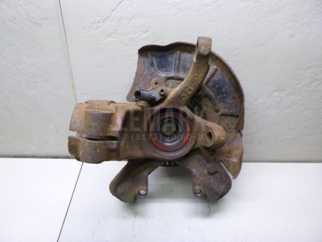 Кулак поворотный передний правый