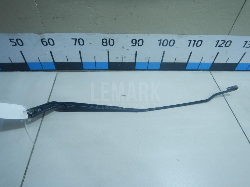 Поводок стеклоочистителя передний правый