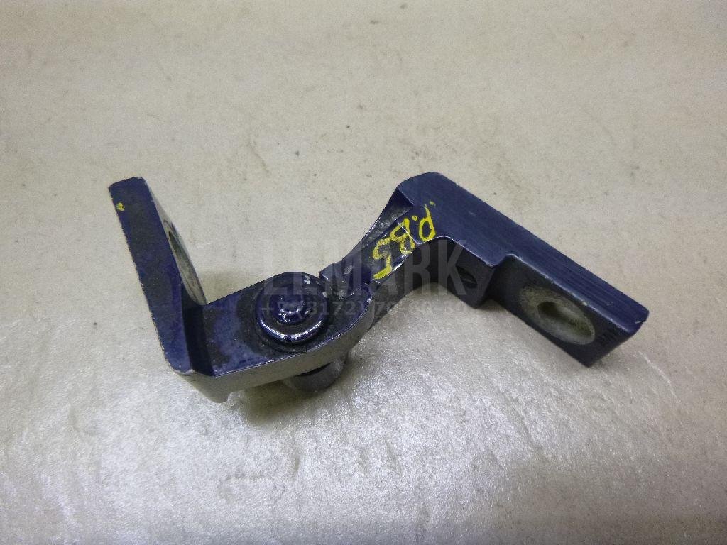 Петля двери