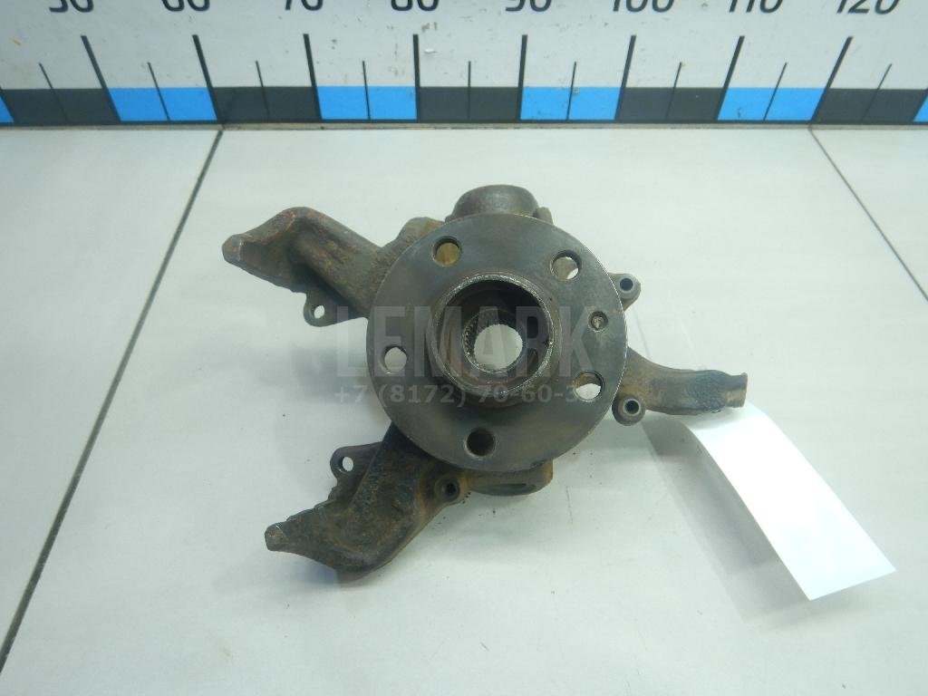 Кулак поворотный передний левый