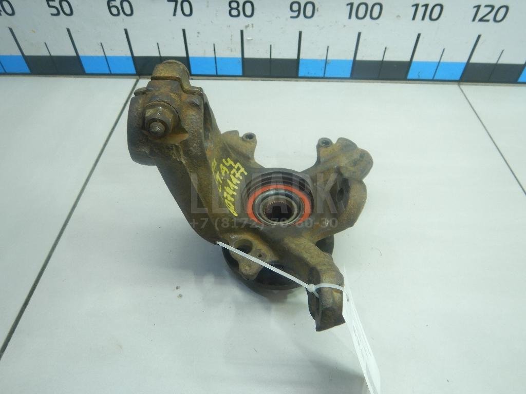 Кулак поворотный передний левый