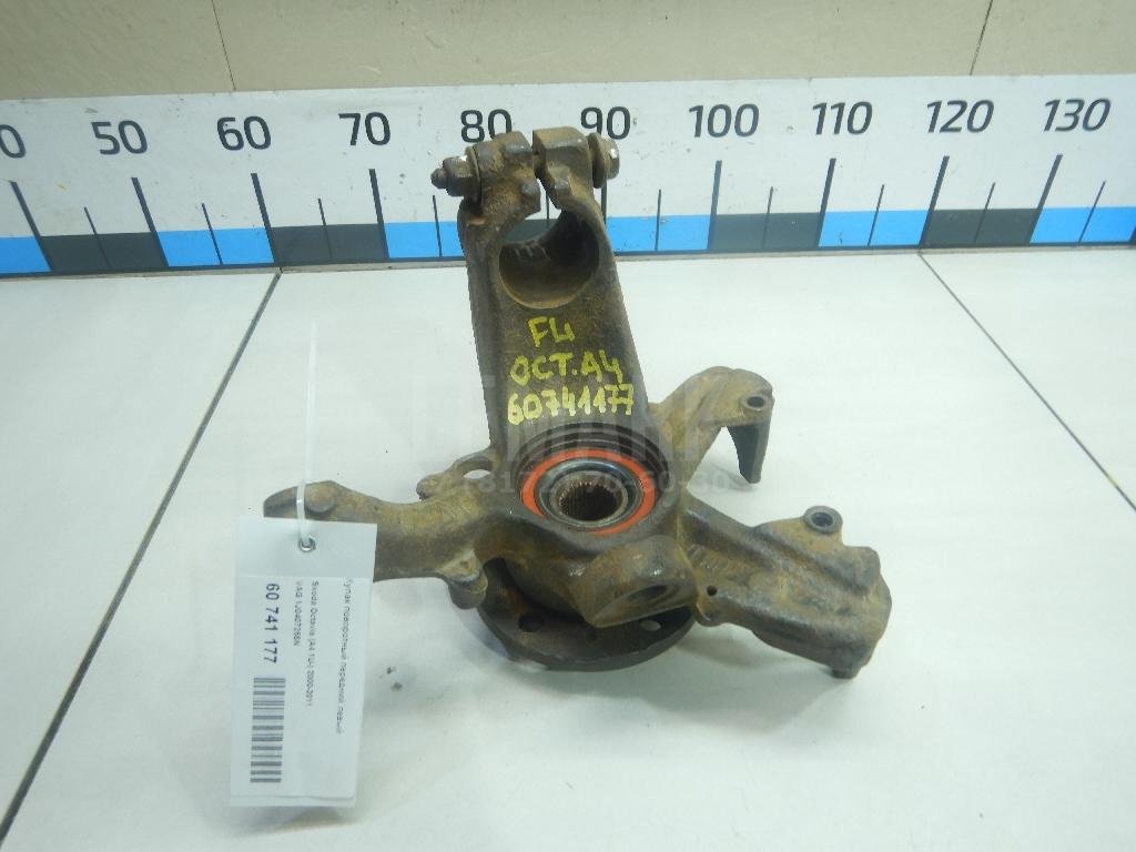 Кулак поворотный передний левый