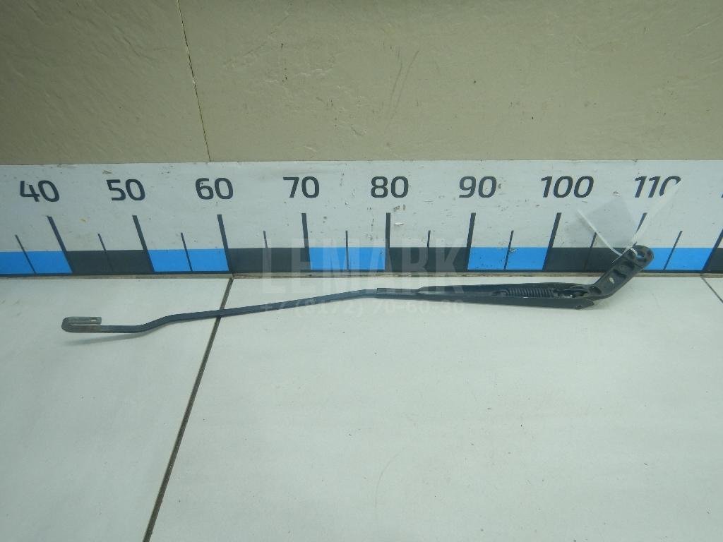 Поводок стеклоочистителя передний правый