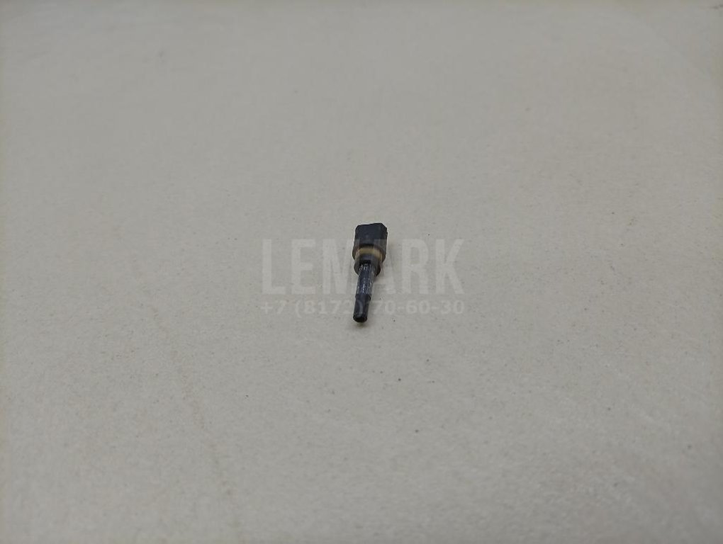 Форсунка омывателя зад стекла