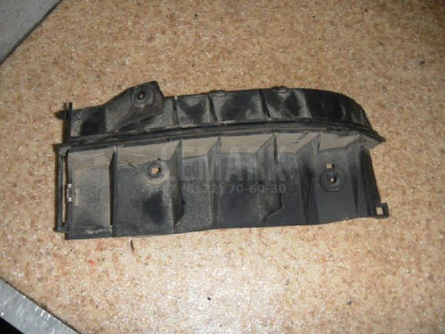 Направляющая заднего бампера левая