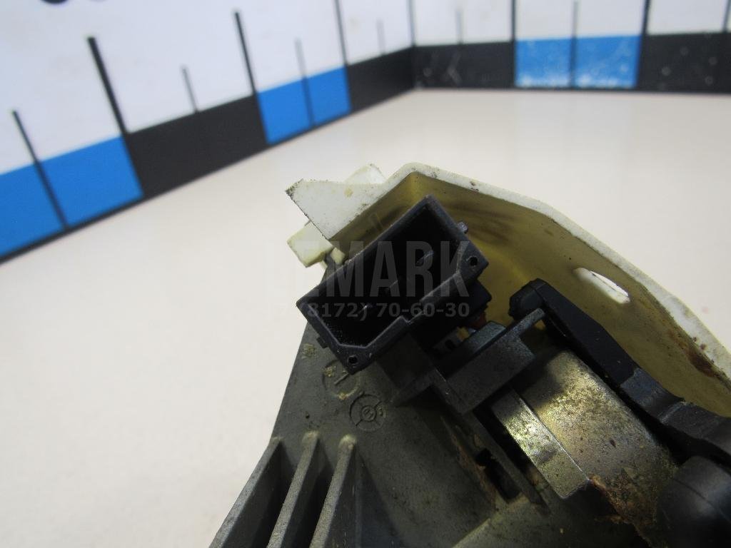 Вставка замка багажника