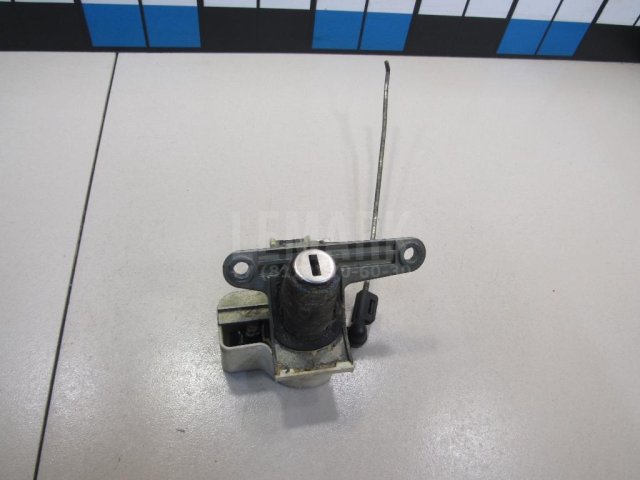 Вставка замка багажника