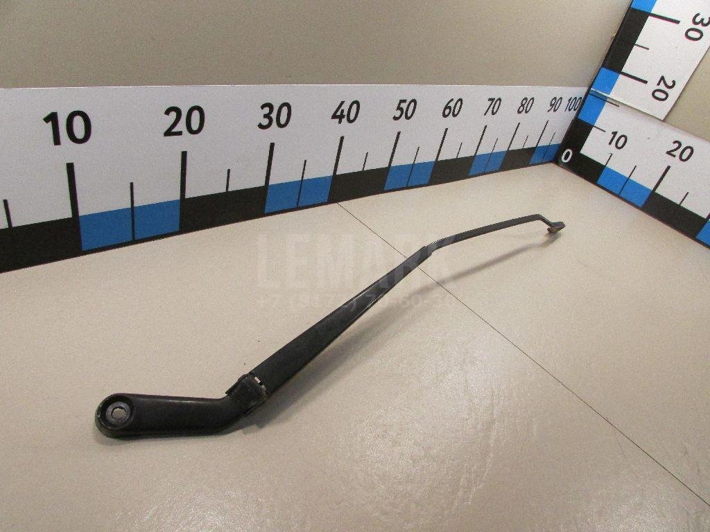 Поводок стеклоочистителя передний правый