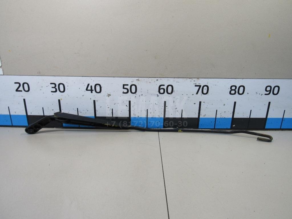 Поводок стеклоочистителя передний правый