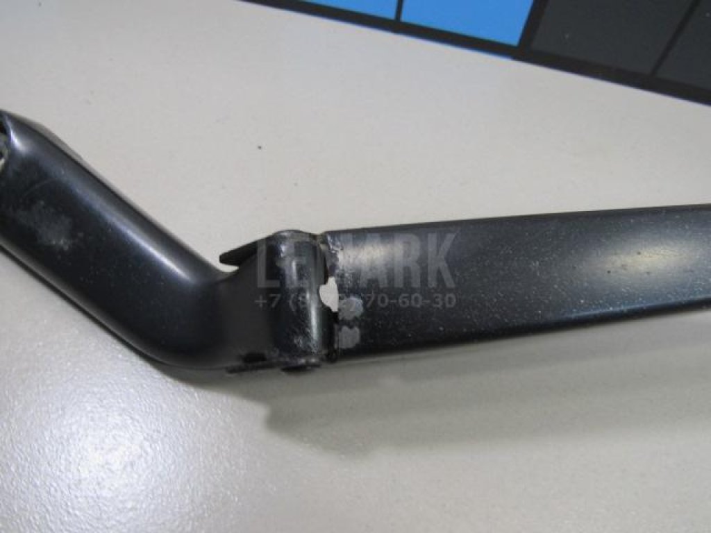 Поводок стеклоочистителя передний правый