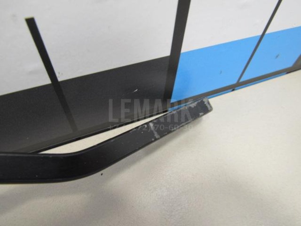 Поводок стеклоочистителя передний правый