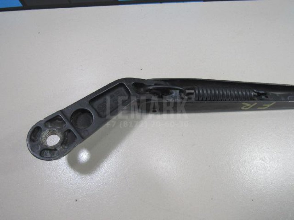 Поводок стеклоочистителя передний правый