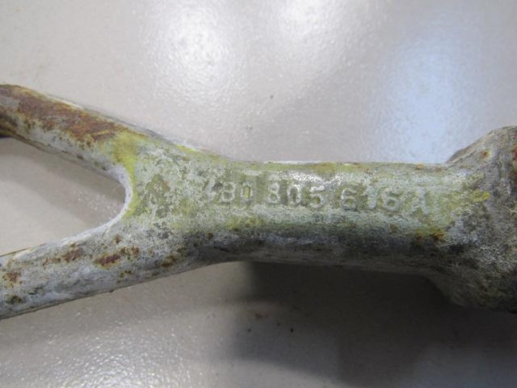 Крюк буксировочный