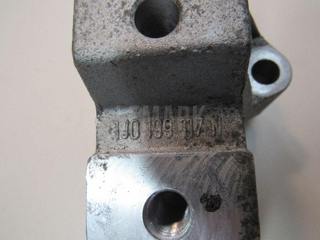 Кронштейн двигателя левый