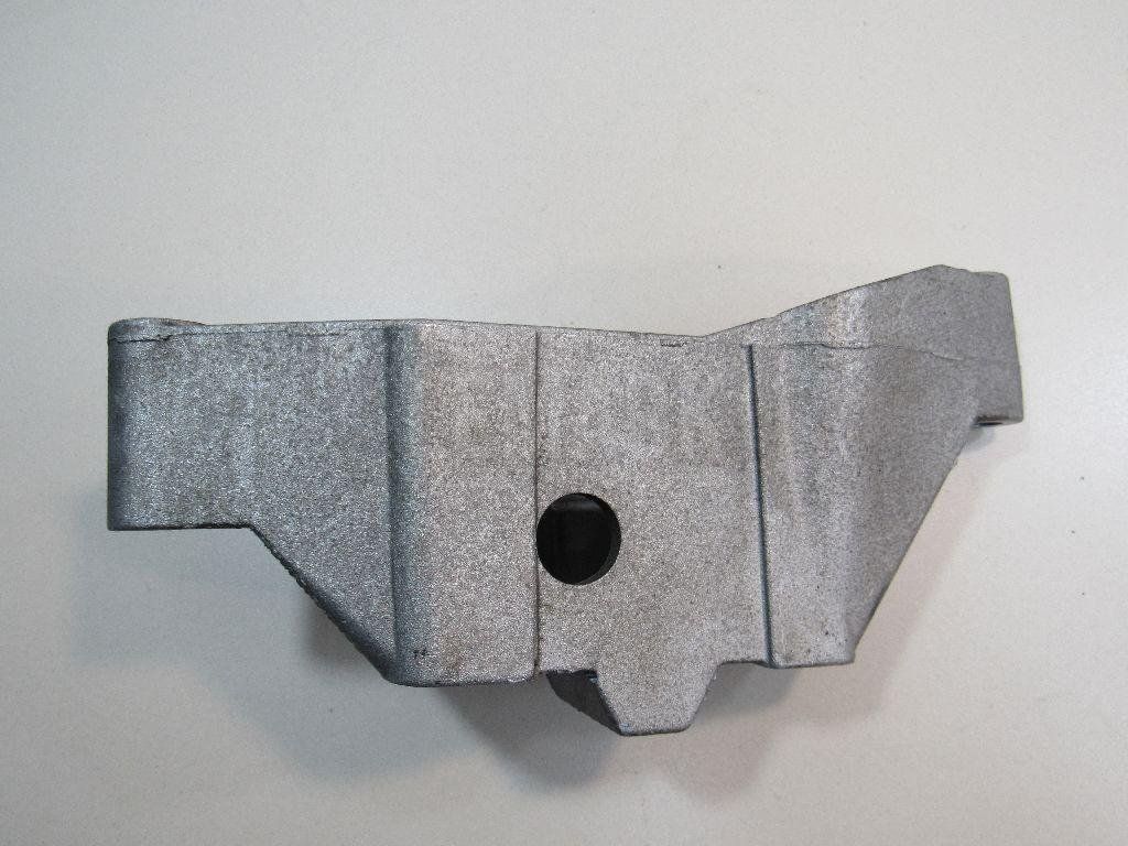 Кронштейн двигателя левый