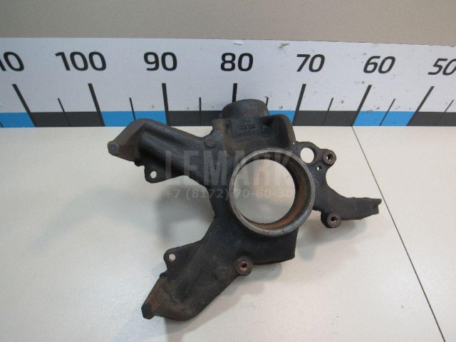 Кулак поворотный передний левый