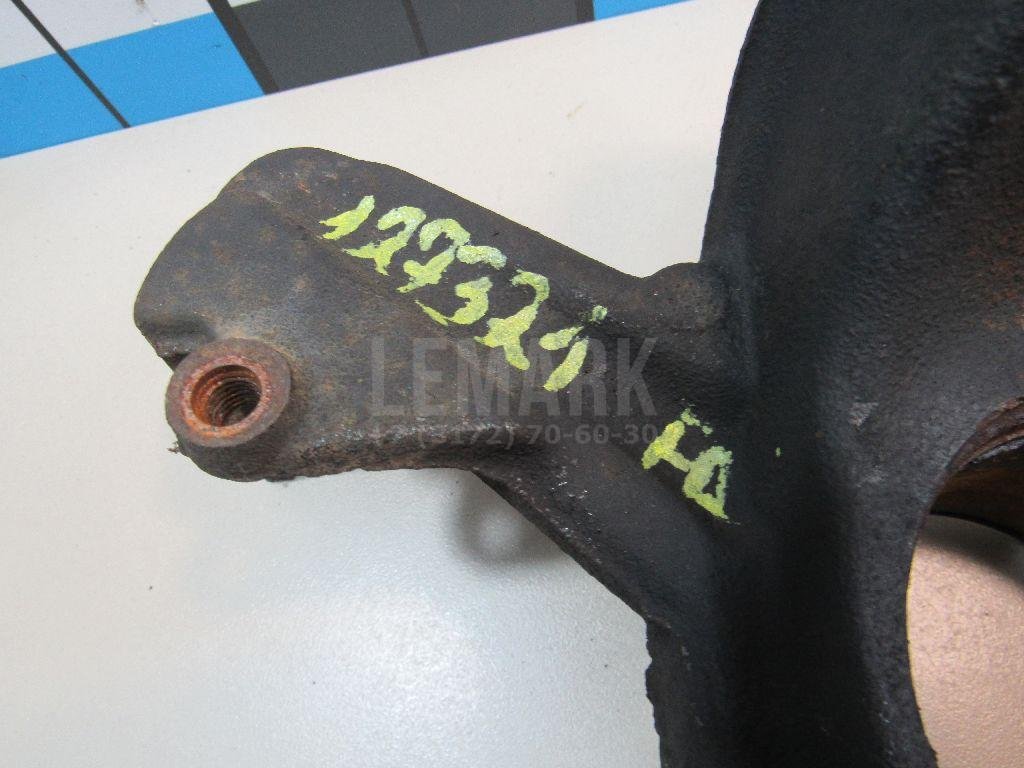 Кулак поворотный передний правый