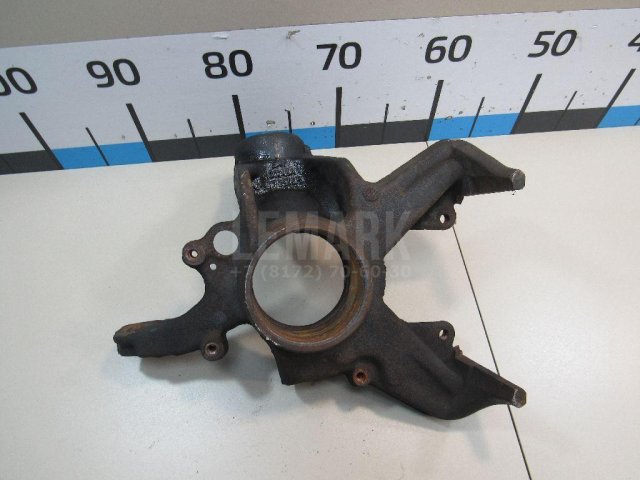 Кулак поворотный передний правый