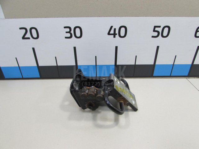 Петля двери передней левой нижняя