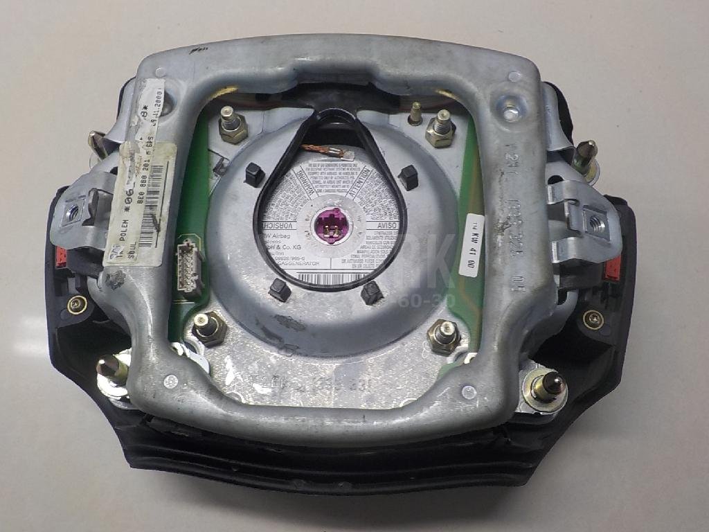 Подушка безопасности в рулевое колесо