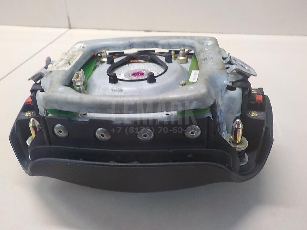 Подушка безопасности в рулевое колесо