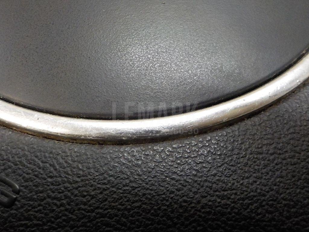 Подушка безопасности в рулевое колесо