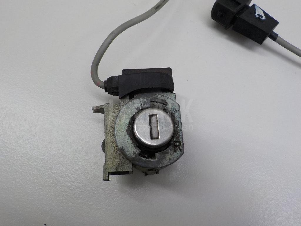 Вставка замка двери прав.