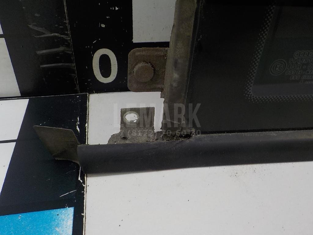 Стекло кузовное открывающееся (форточка) левое